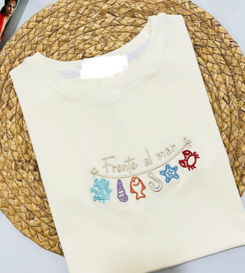 Frente al mar Tshirt