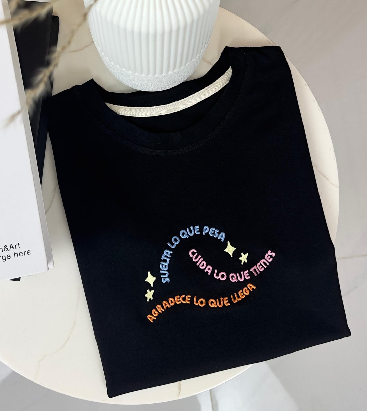 Suelta, Cuida y Agradece T-shirt